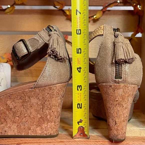 UGG Cork Wedges Size 8 - Picture 11 of 12